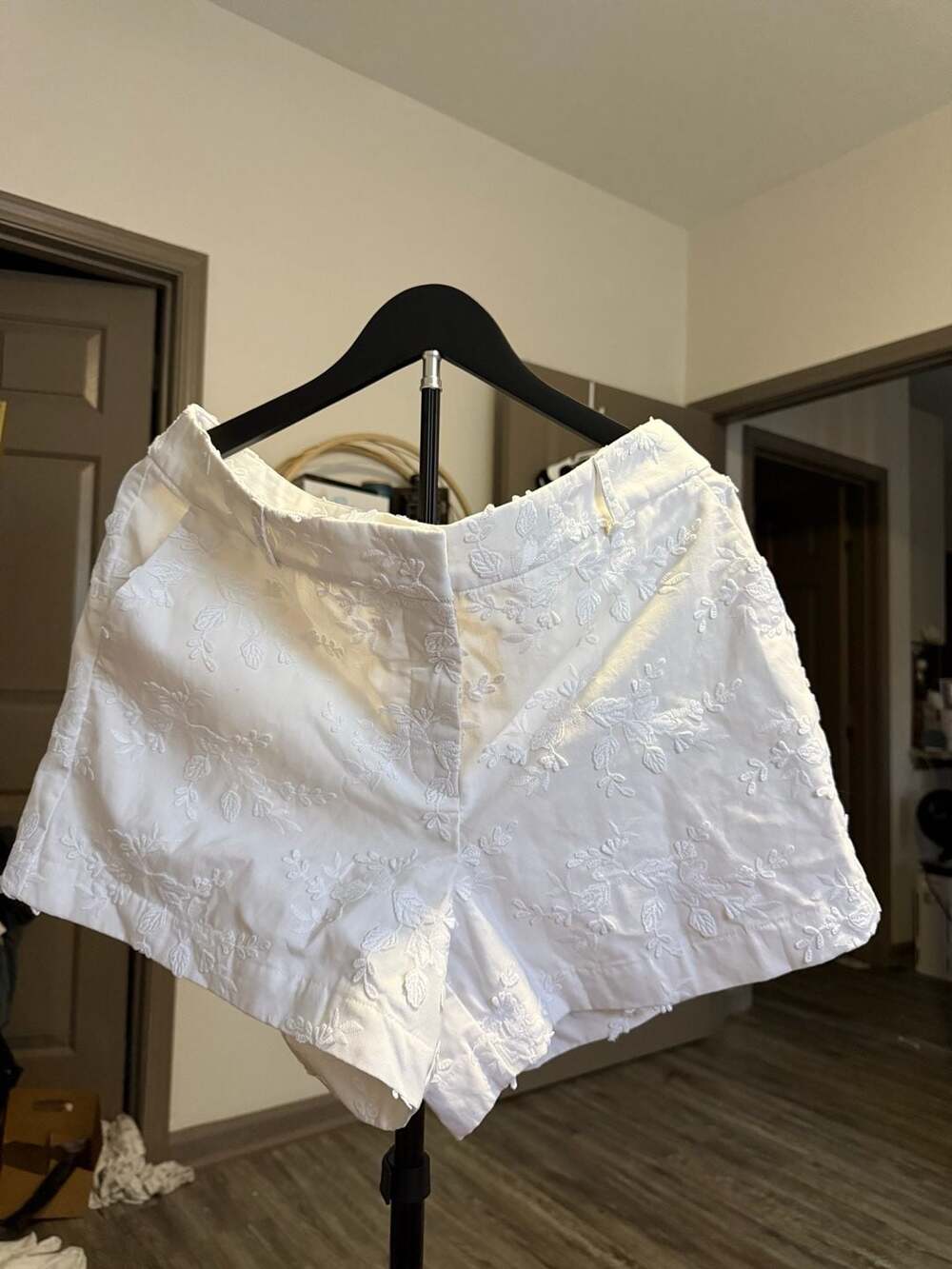 LOFT Floral Eyelet Shorts Size 14 White Embroidered Chino